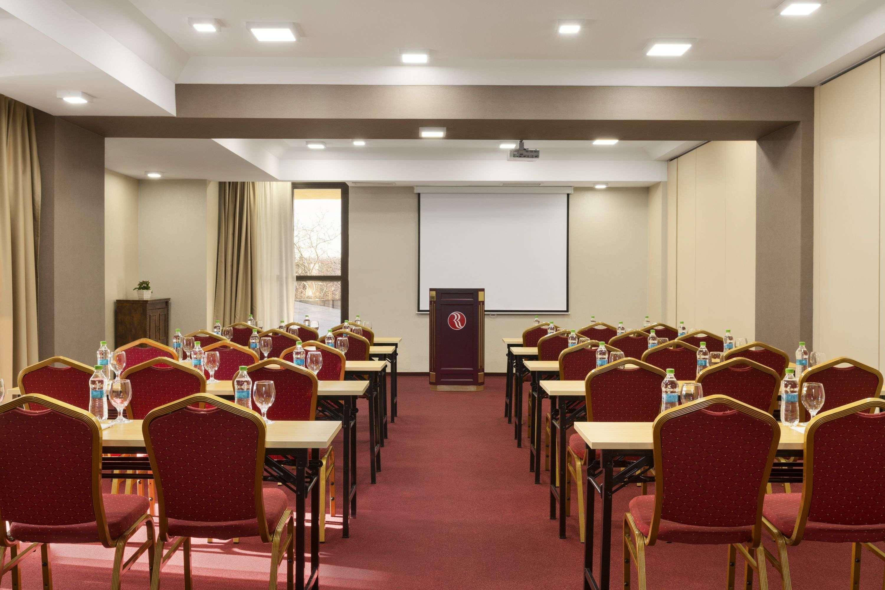 Ramada Iasi City Center Dış mekan fotoğraf
